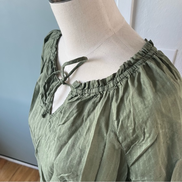 Old Navy top - Picture 4 of 6